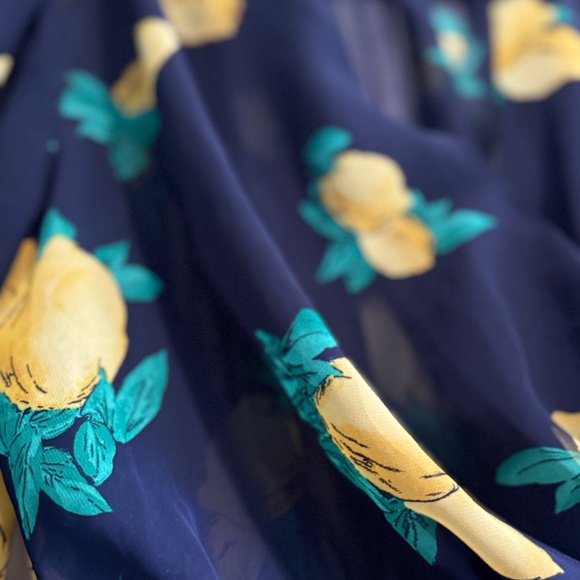 Eva Mendes for New York & Company Wrap Blouse – Navy Lemon Print – Size L - Picture 6 of 8